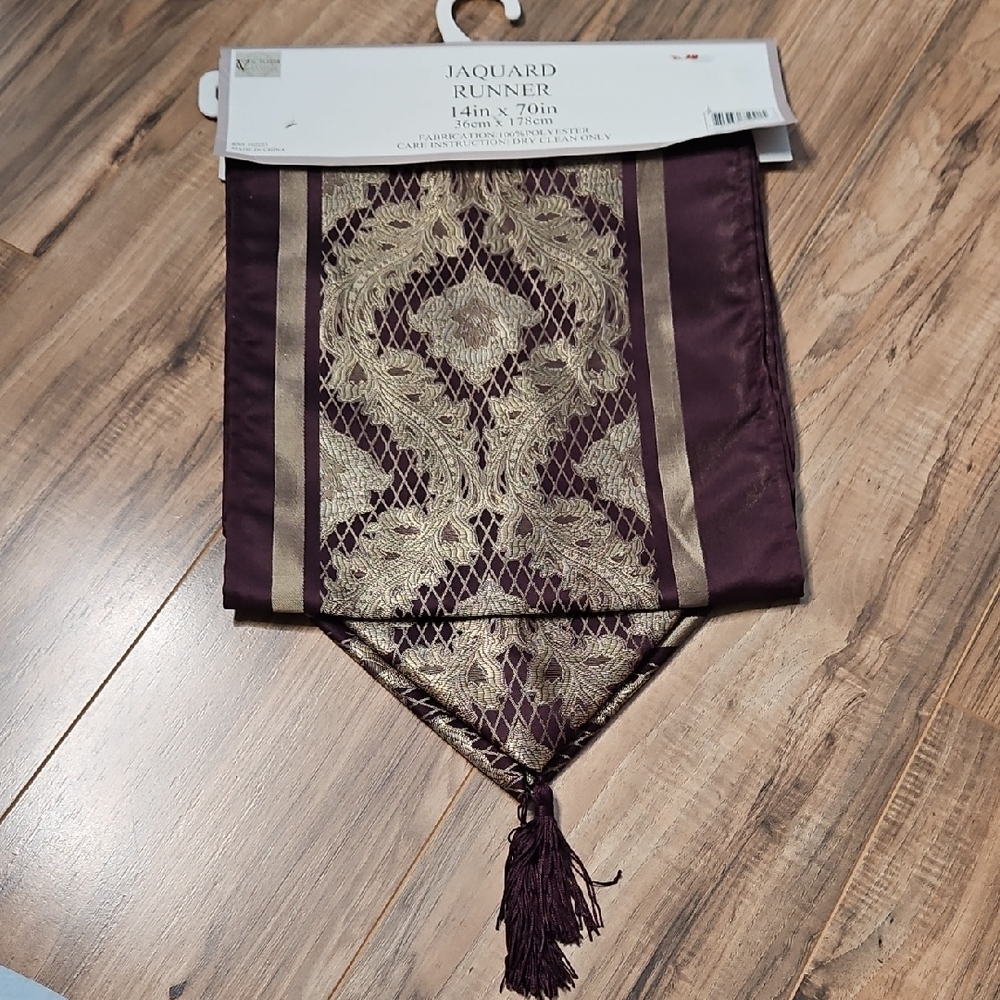 Victoria Classics Elegant Jacquard Table Runner in Gold and Plum Purple NWOT